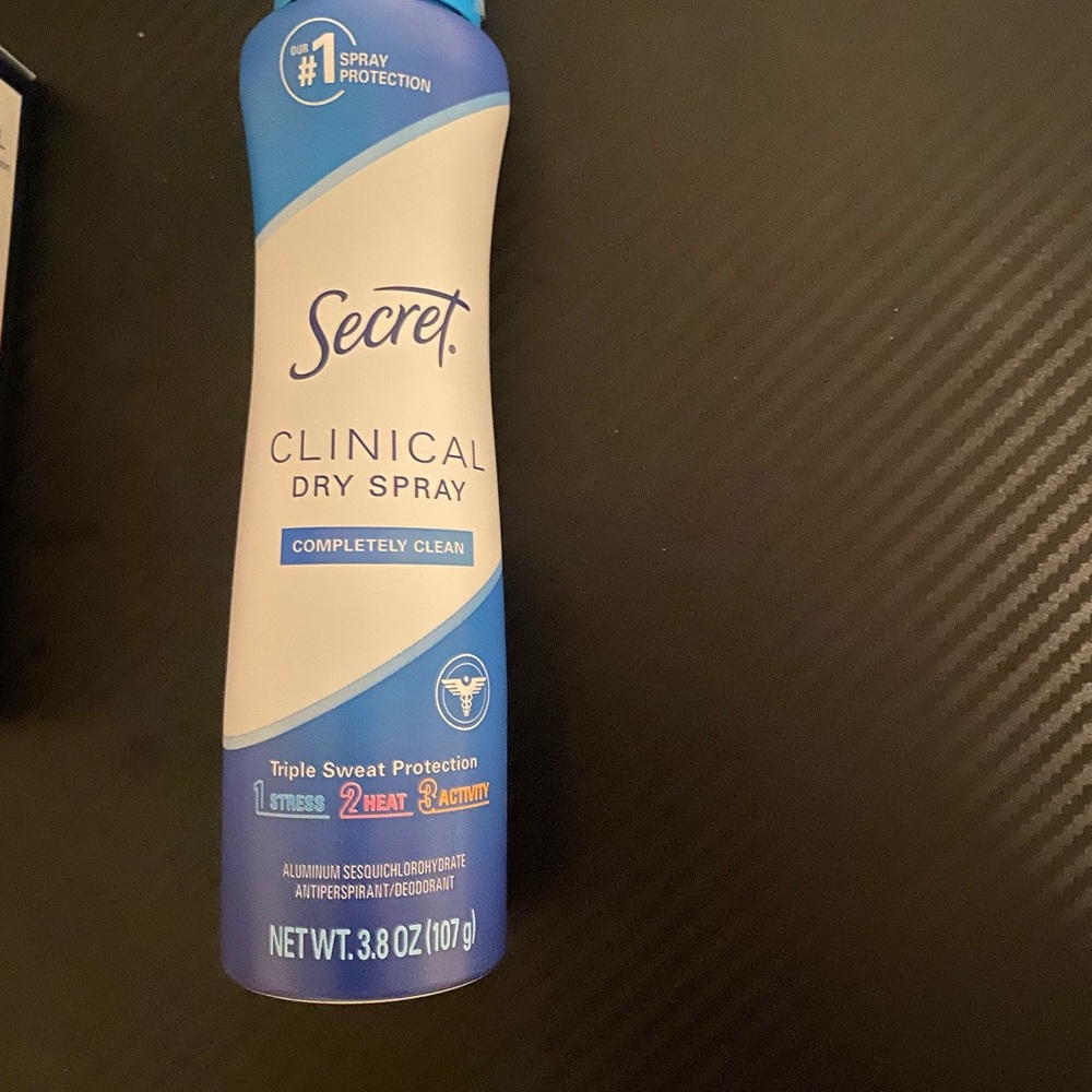Secret Clinical Lavender and completely clean dry spray - Picture 3 of 3